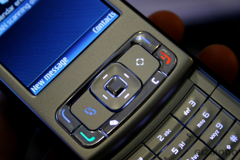 Illustration for article titled Hands On the Nokia N95i (The Black One) and the N95 US-Band Cellphone